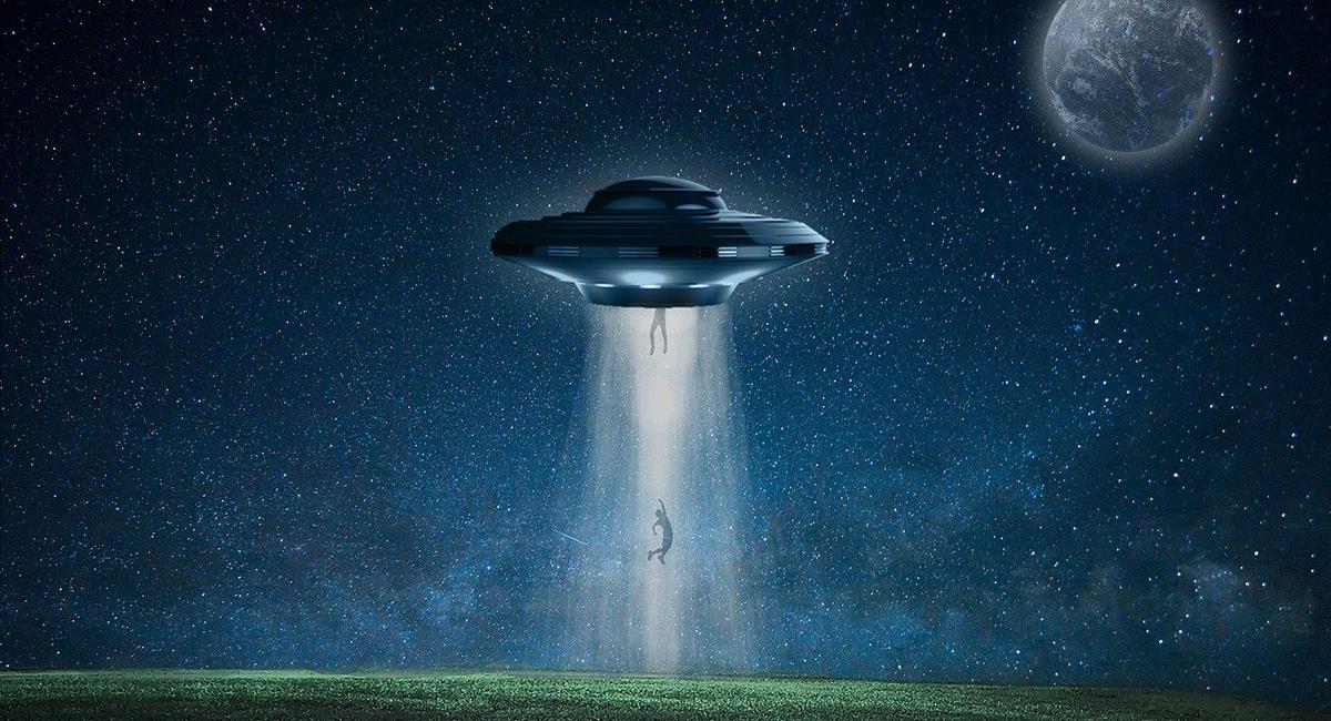 Los teólogos tendrán que mirar, cómo la religión, aceptaría la presencia de un posible contacto extraterrestre. Foto: Pixabay