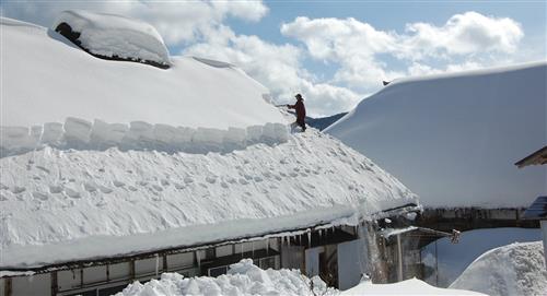 Japón se encuentra con la “nieve hasta el cuello” por las nevadas más intensas desde 1893