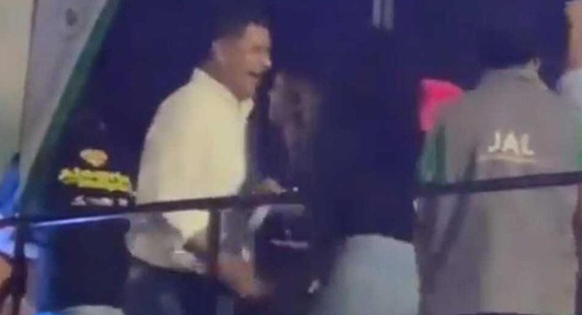El alcalde de Cali, Jorge Iván Ospina, fue grabado bailando sin tapabocas en una verbena de la Feria. Foto: Twitter @ANIABELLO_R