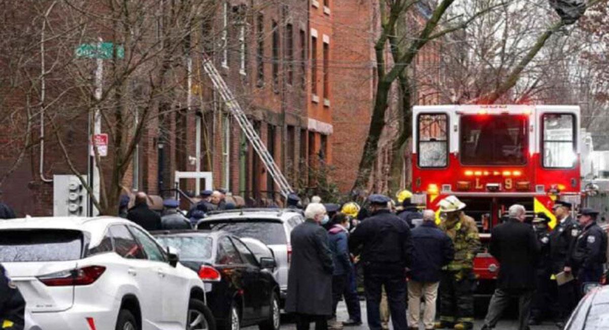 Un incendio desatado en un edificio de 100 años produjo la muerte de 13 personas, entre ellas 7 niños. Foto: Twitter @diario1_sv