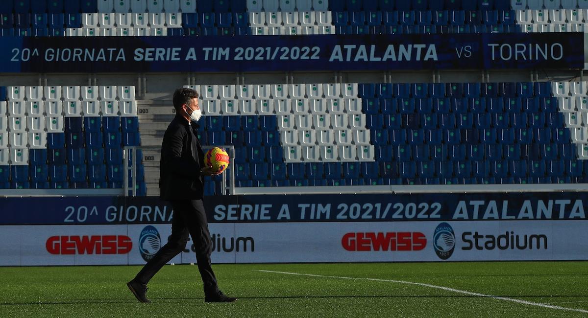 Italia piensa reducir el aforo a 5000 personas o cerrar los estadios. Foto: EFE