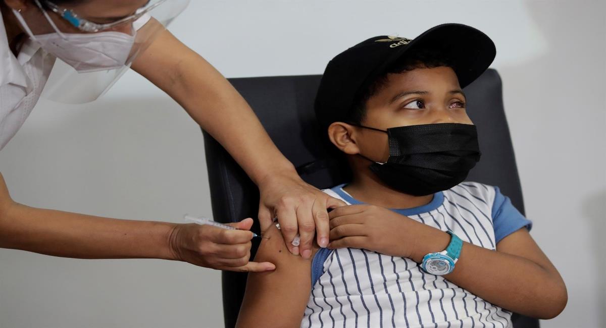 Vacunación contra la COVID en Bogotá. Foto: EFE
