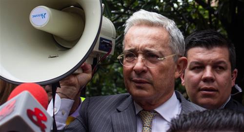Con protestas y abucheos terminó la visita de Álvaro Uribe en Santa Marta 