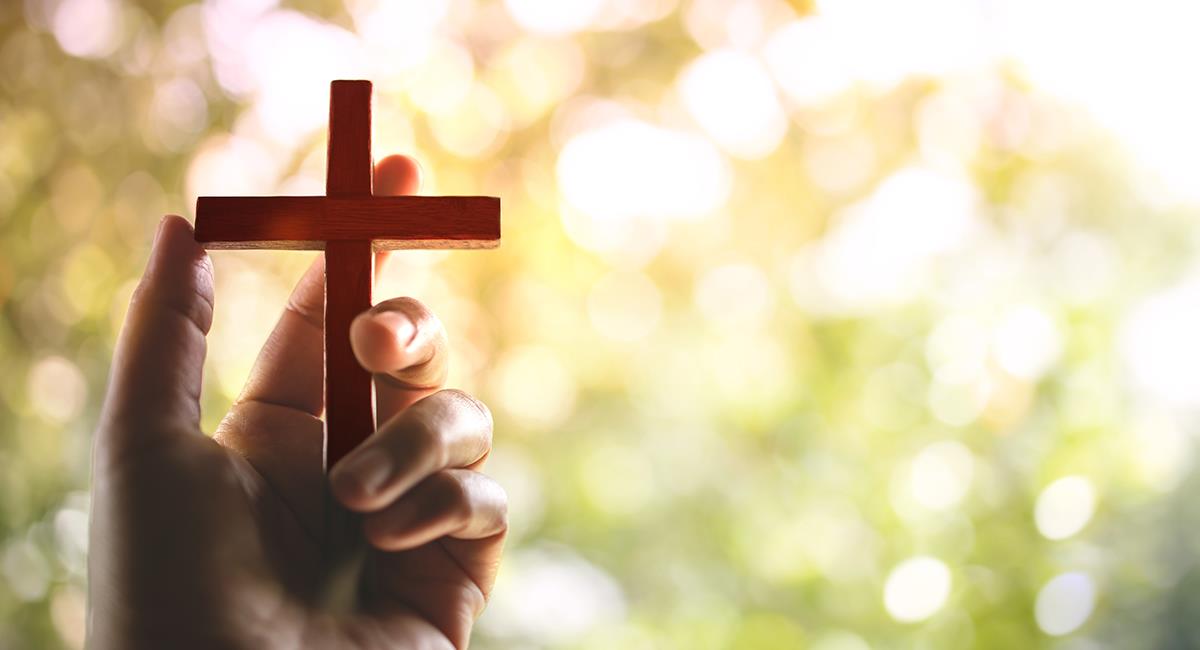 Reza esta poderosa oración a Dios para tener una buena muerte. Foto: Shutterstock