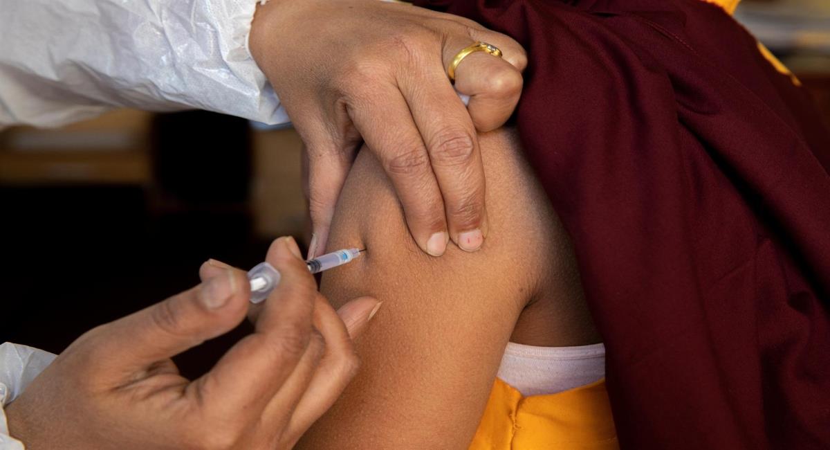Vacunación contra la COVID en Bogotá. Foto: EFE