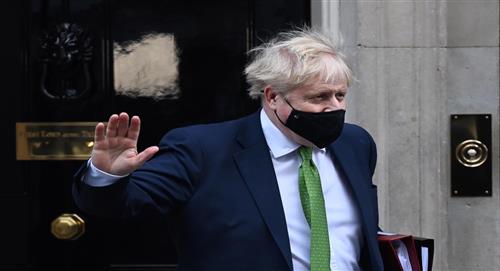 Boris Johnson se niega a renunciar mientras diputados conservadores le retiran su apoyo