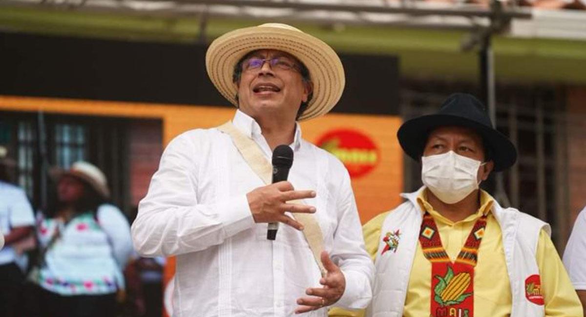 Ante la comunidad indígena de Caldono, Cauca, Gustavo Petro prometió un gobierno de inclusión. Foto: Twitter @petrogustavo