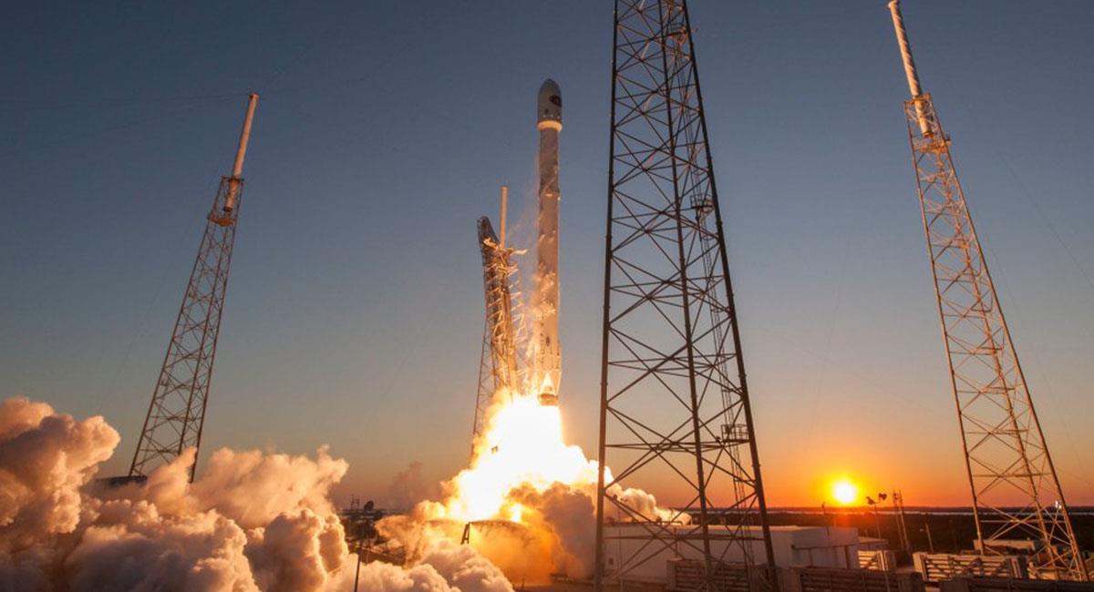 El cohete tipo Falcon 9 fue enviado al Espacio, en febrero del 2015. Foto: Twitter @SpaceX