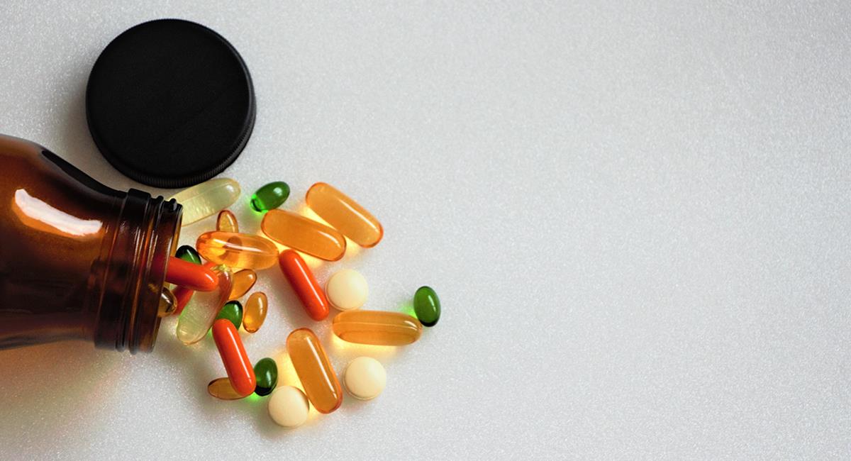 Jamás mezcles medicamentos con suplementos vitamínicos: te contamos por qué. Foto: Shutterstock