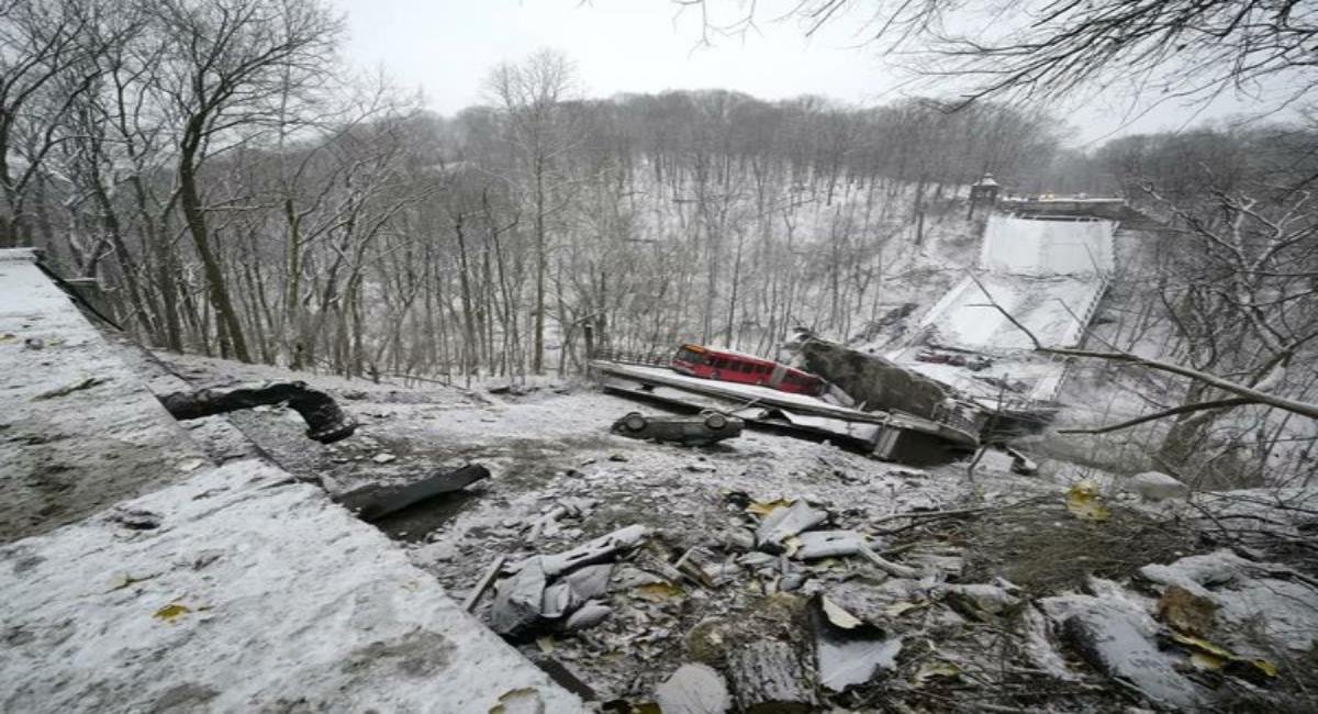 Puente se derrumba en Pittsburgh. Foto: EFE