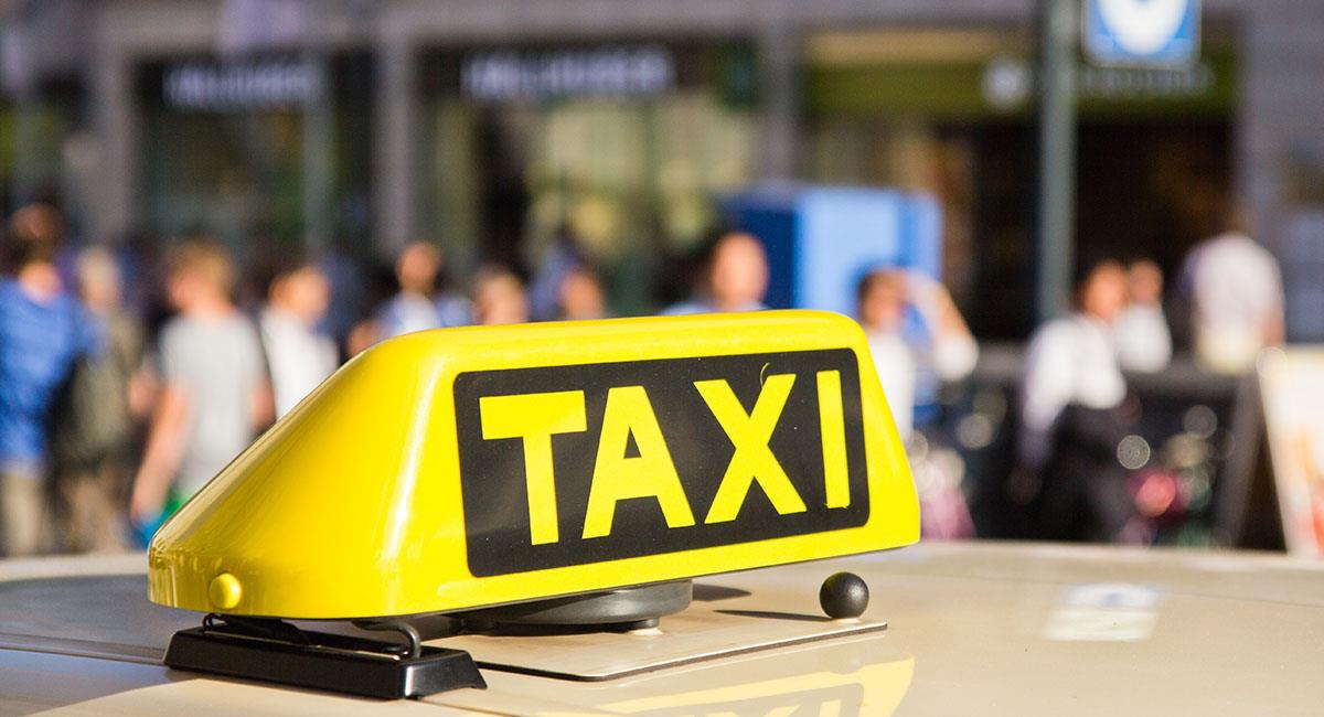 El taxista le tocó ir detrás de la religiosa, por que no le había pagado el servicio. Foto: Shutterstock