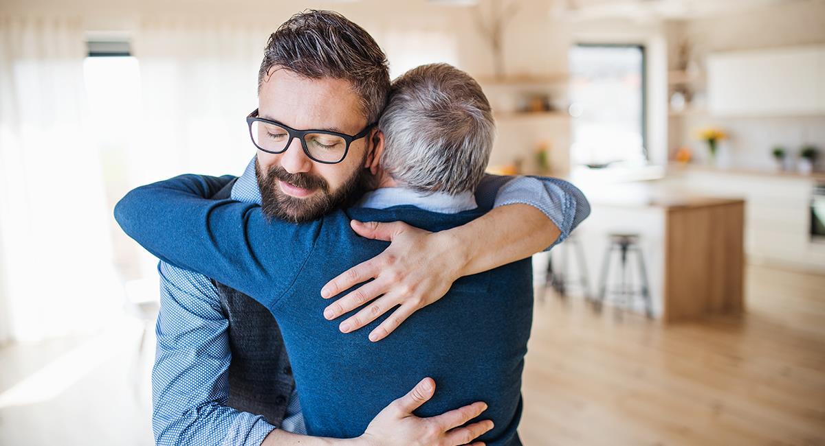 No pares de dar abrazos: 10 beneficios para tu salud física y mental. Foto: Shutterstock