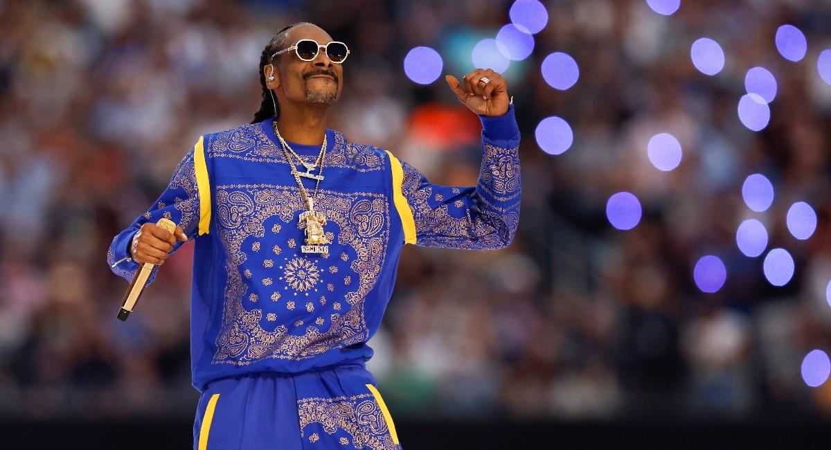 Snoop Dogg en el show de medio tiempo del Super Bowl 2022. Foto: EFE