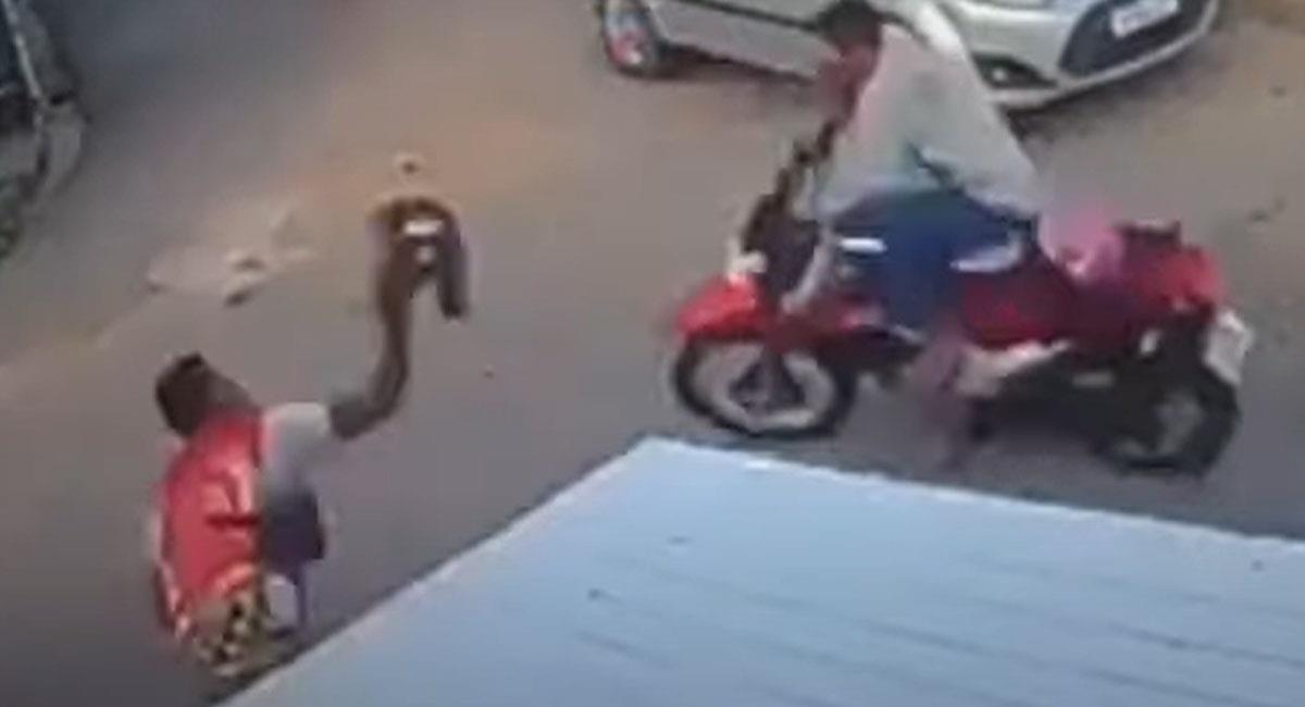 Un casco fue la clave para evitar el robo de una motocicleta en Brasil. Foto: Captura de pantalla