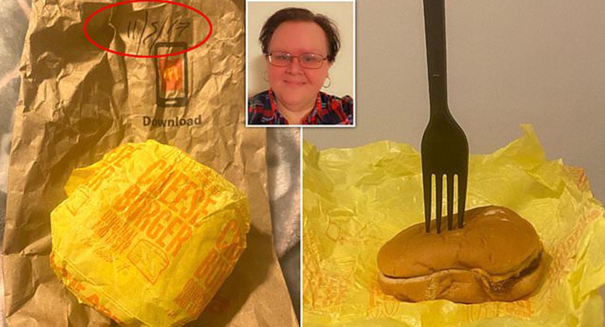 La mujer encontró la hamburguesa, casi conservada y sin hongos ni olor putrefacto. Foto: Twitter @DailyStar.