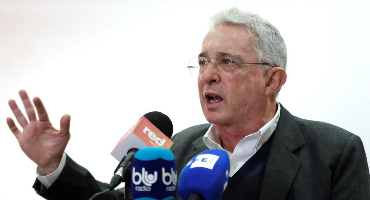 Álvaro Uribe propuso hoy, una prima extraordinaria para los trabajadores, por una sola vez, que compense la subida de la inflación. Foto: EFE