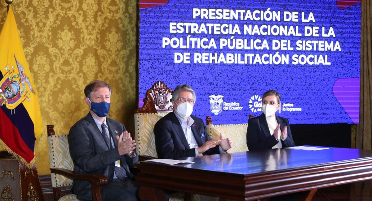 Guillermo Lasso, presidente de Ecuador, firmó un decreto para reducir el hacinamiento en las cárceles del país. Foto: Twitter @GuillermoLasso