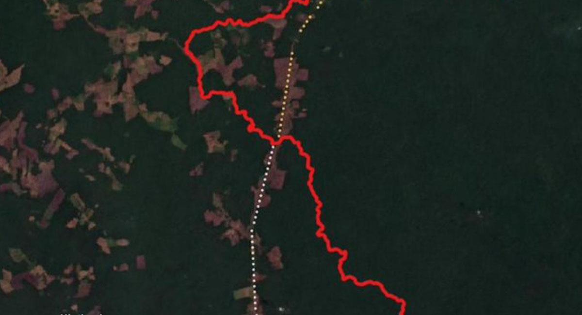 Una imagen satelital muestra el trazado de una carretera y también la deforestación que avanza en Chiribiquete. Foto: Twitter @EDWARDPASCUAS