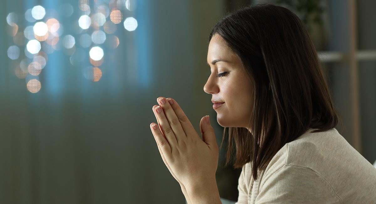 Oración de hoy: reza a Dios cada noche para hacer tus peticiones especiales. Foto: Shutterstock