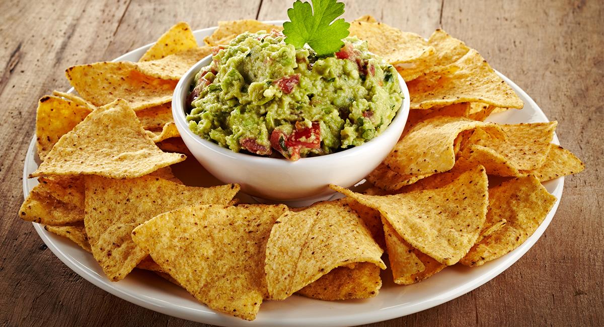 El guacamole y la carne, siempre serán una combinación deliciosa para los nachos. Foto: Shutterstock