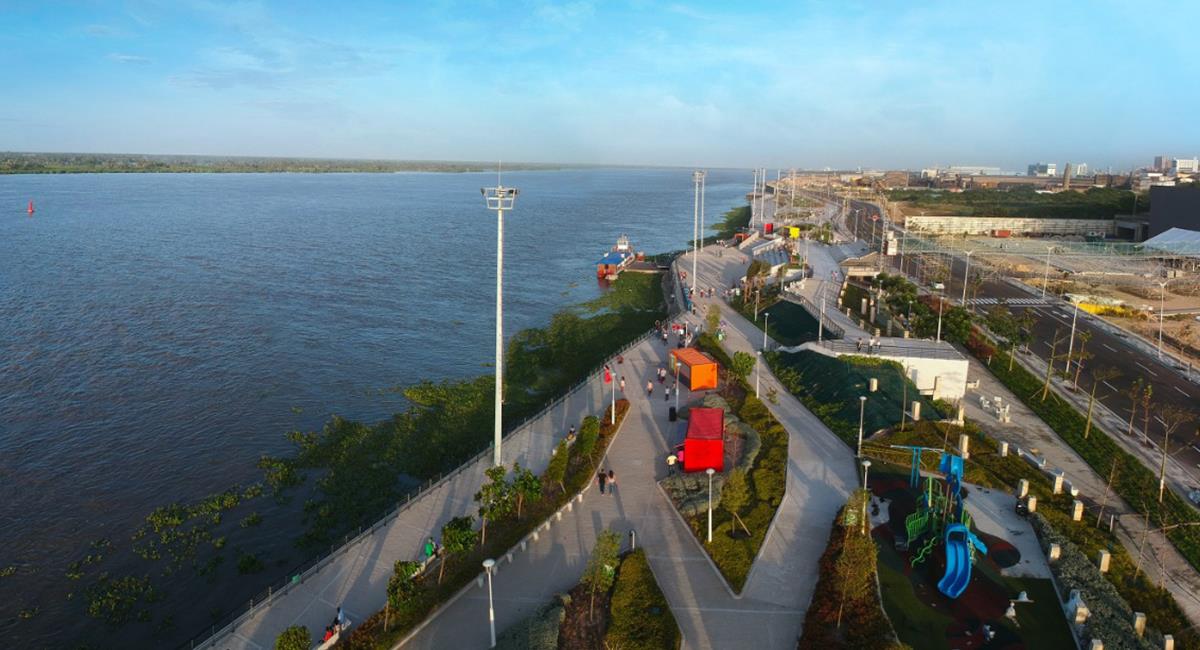 Sobre la ribera del Río Magdalena, está ubicado el Gran Malecón donde podrás disfrutar una vista maravillosa. Foto: Twitter @AlcaldiaBarranquilla
