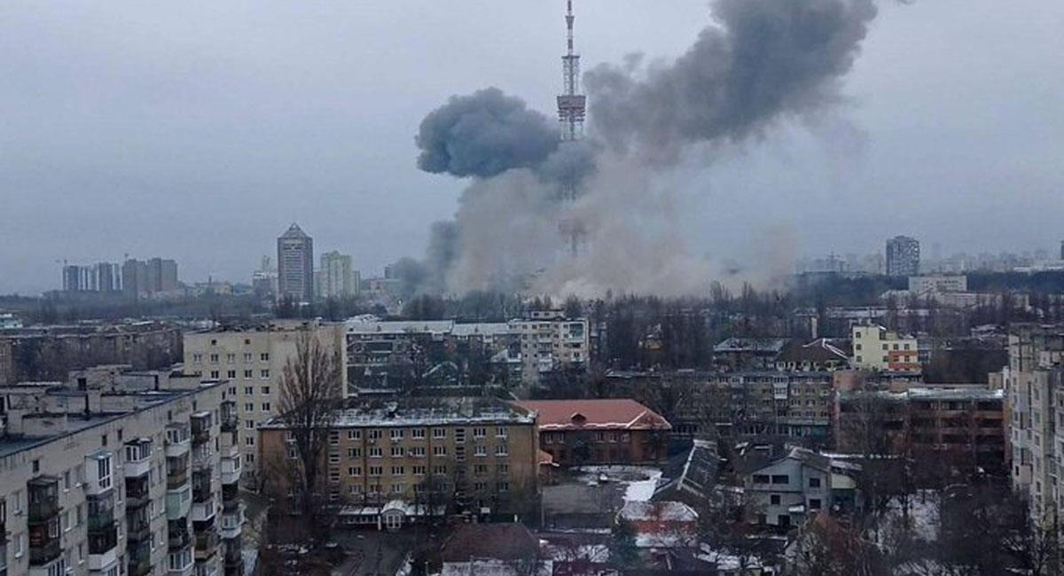 "Los nazis de Putin acaban de bombardear la torre de televisión": Anton Gerashchenko, MinInterior ucraniano. Foto: Twitter @elindepcom
