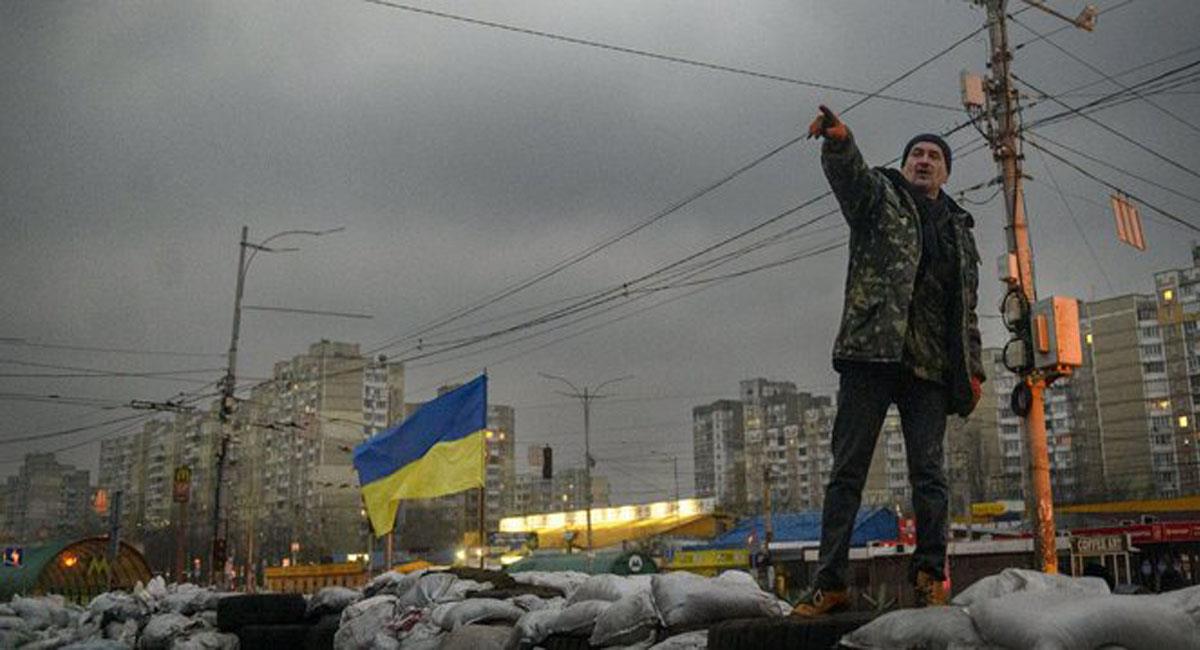 Ucrania resiste la brutal invasión rusa mientras su población civil es la más afectada. Foto: Twitter @JoeNBC