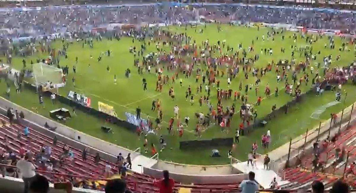 Tragedia en México deja heridos y muertos en el estadio La Corregidora. Foto: Captura de pantalla 