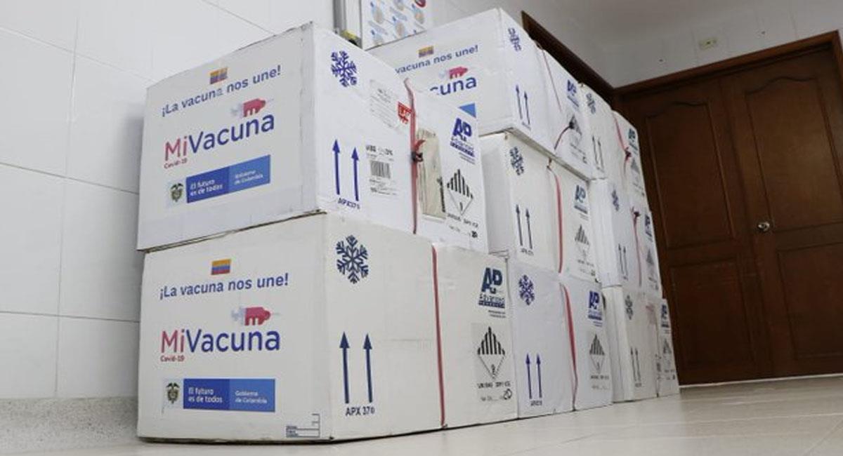 La vacunación y la llegada de biológicos contra la COVID-19 al país es permanente. Foto: Twitter @BLUSantanderes