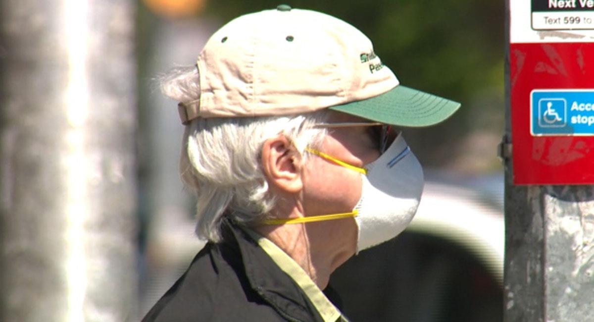 Más lugares en el mundo van eliminando el uso de máscaras o tapabocas en espacios abiertos. Foto: Twitter @CP24