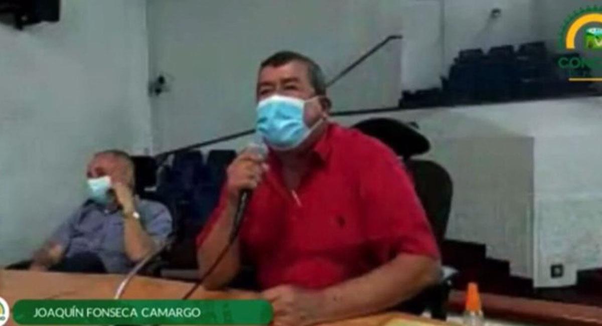 El concejal Joaquín Fonseca se dio a conocer en el país cuando se durmió en una sesión virtual en el 2020. Foto: Twitter @BLUPacifico