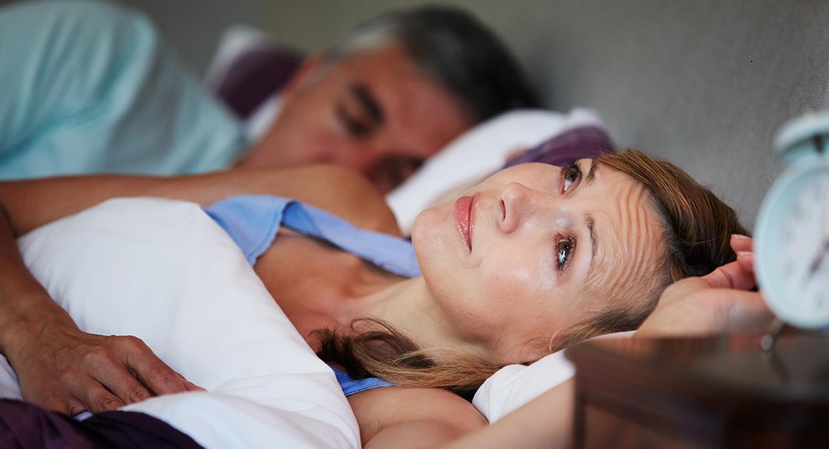 Estudio revela que las mujeres duermen menos y peor que los hombres. Foto: Shutterstock