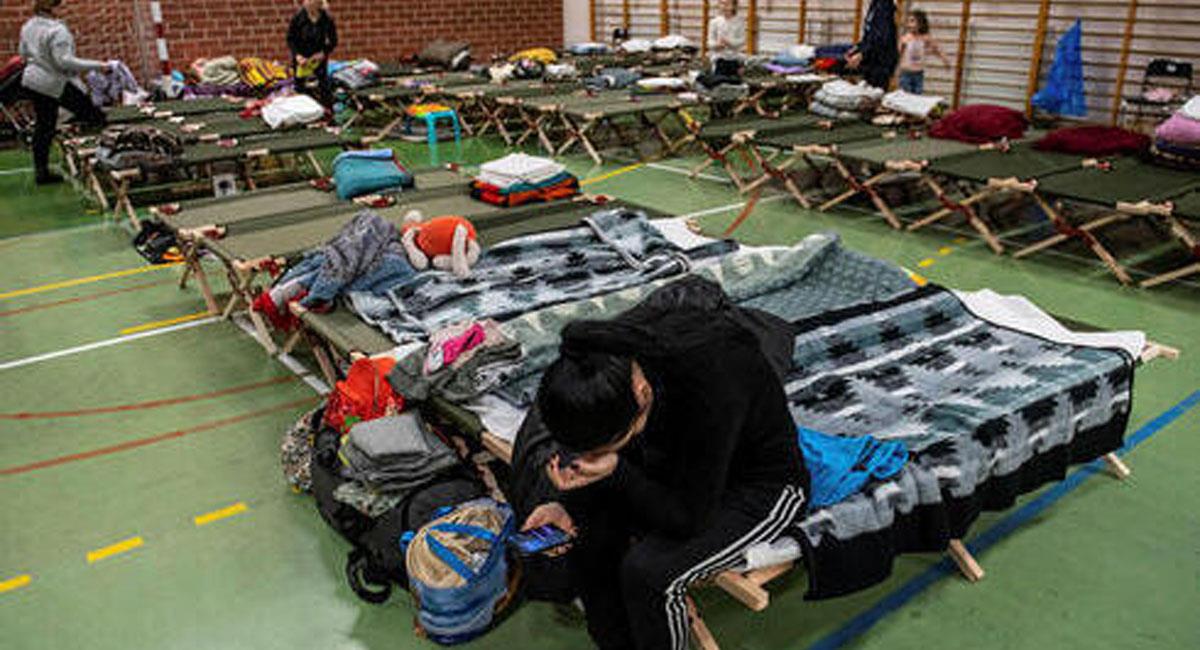 Se estima que dos millones de ucranianos han abandonado su país buscando poner a salvo sus vidas. Foto: Twitter @ynetespanol