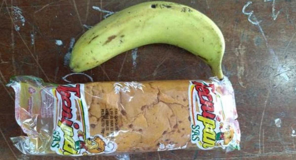 Un banano verde y pan viejo recibió una institución educativa de Cartagena por contratista del PAE. Foto: Twitter @ElPregonar
