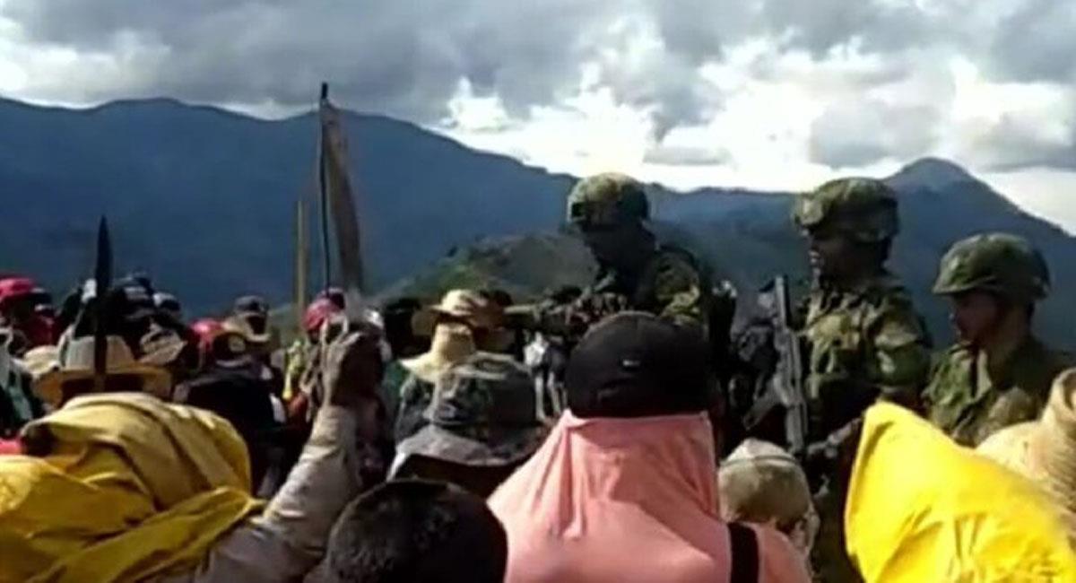 Campesinos de Suárez, Cauca, evitaron que el Ejército realizara labores de erradicación de cultivos ilícitos. Foto: Twitter @NoticiasCaracol