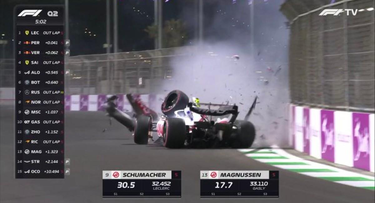 Mick Shumacher chocó contra un muro despedazando su auto. Foto: Fórmula 1 TV