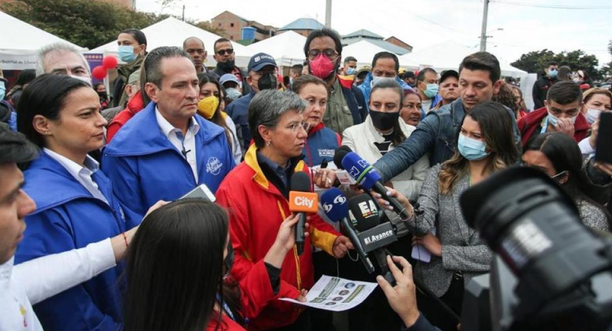 Claudia López anunció un auxilio humanitario de hasta dos salarios mínimos para la reconstrucción de viviendas. Foto: Twitter @Bogota