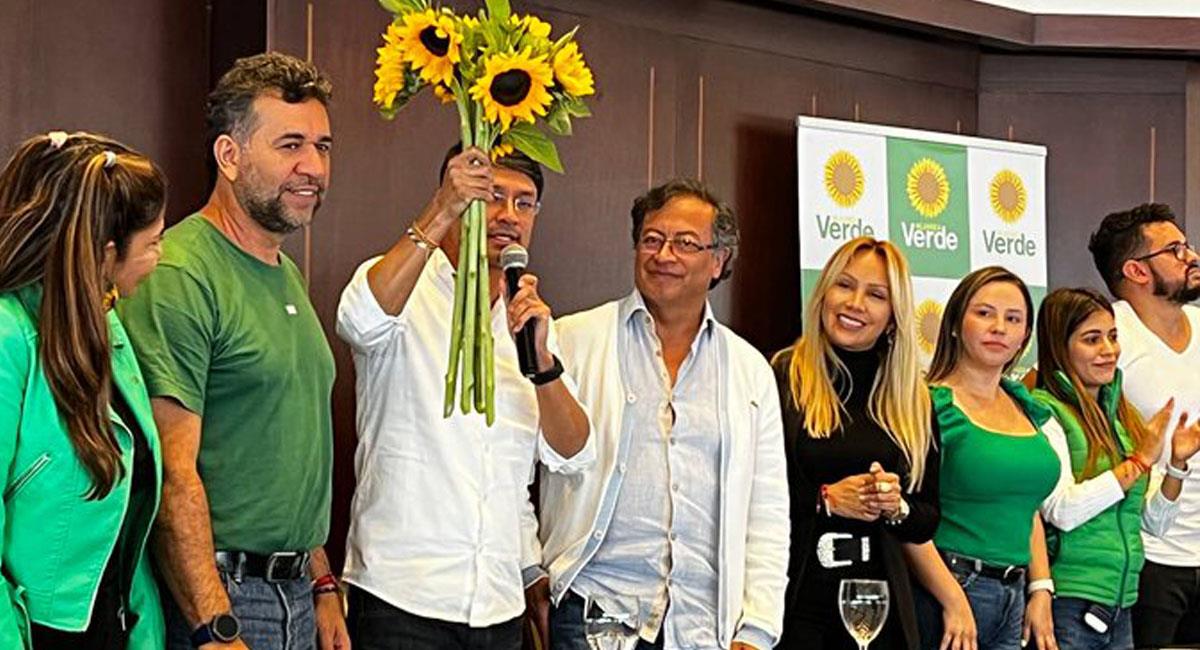 Gustavo Petro recibió adhesión a su campaña de una parte importante del partido Alianza Verde. Foto: Twitter @ColombiaHumana_