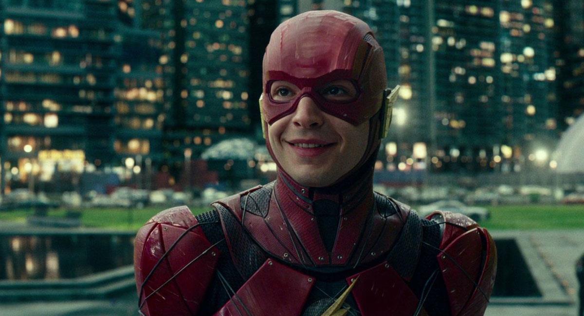 Ezra Miller es recordado por interpretar a Flash en las cintas de DC Cómics. Foto: Twitter @justiceleaguewb