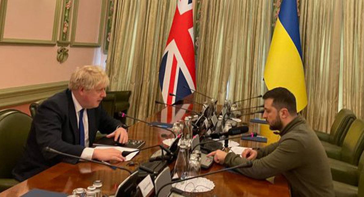 Boris Johnson es el mandatario que más apoyo ha expresado al Gobierno de Ucrania. Foto: Twitter @KyivIndependent