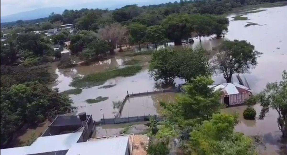 El municipio de Puerto Wilches en Santander es víctima de la subida de las aguas del Río Magdalena. Foto: Twitter @CaracolBga