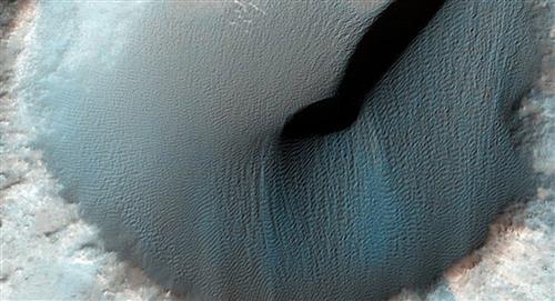 Cráter en Marte renueva sospechas sobre la vida extraterrestre