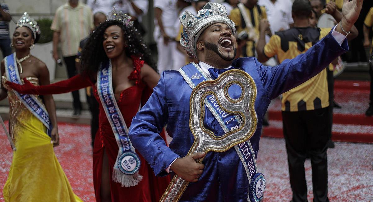 Ahora sí, después de casi 3 años, el Carnaval de Río de Janeiro vuelve a las calles. Foto: EFE
