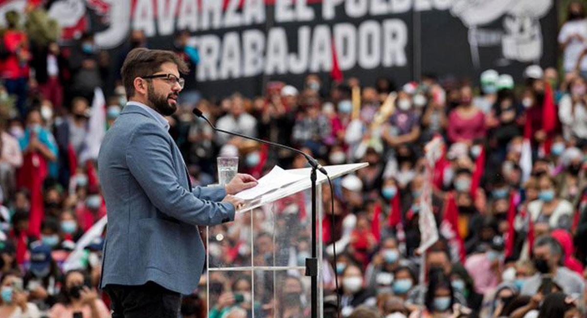 Gabriel Boric se convirtió en un fenómeno en Chile al pasar de la dirigencia estudiantil a la élite de la política. Foto: Twitter FernandoAmandi