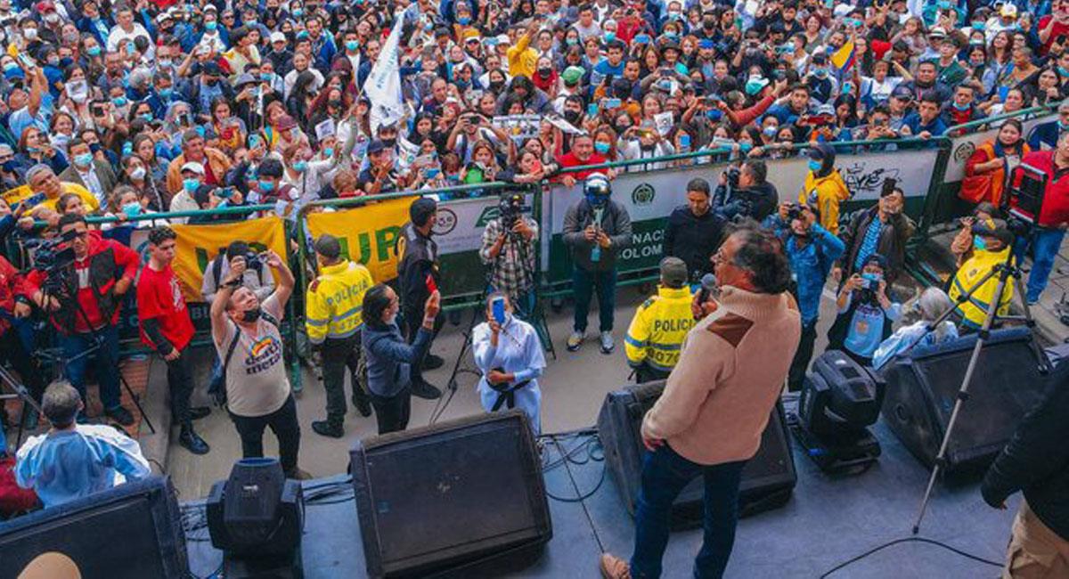 El candidato Gustavo Petro obtuvo una masiva convocatoria en Sogamoso, Boyacá. Foto: Twitter @AABenedetti