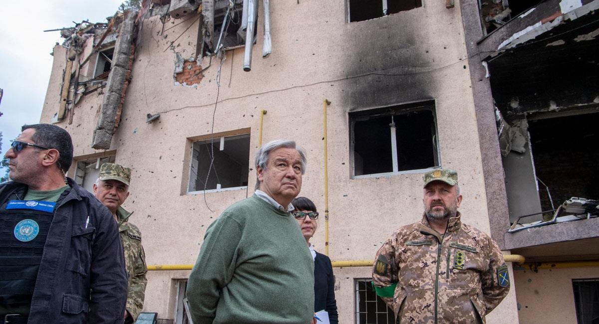 Antonio Guterres, secretario de la ONU, comprobó la devastación causada por los ataques rusos a Ucrania. Foto: Twitter @antonioguterres