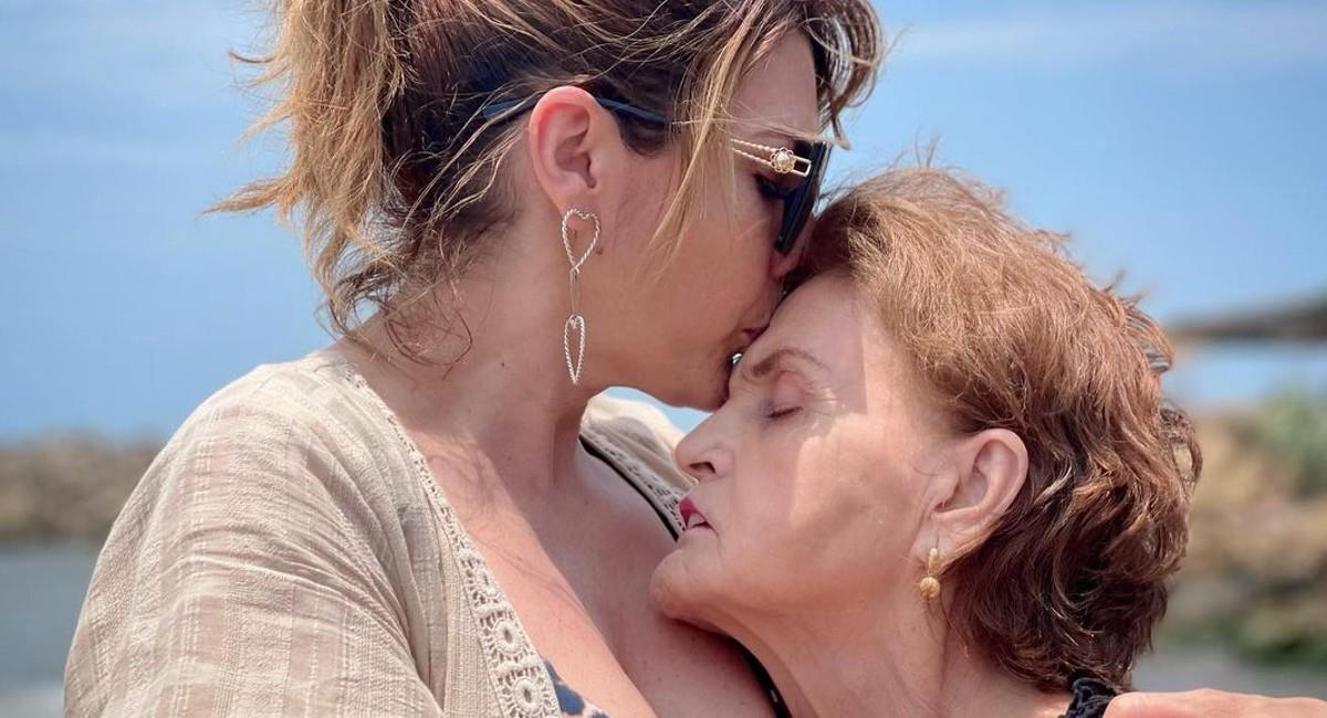 Ana Karina Soto dice adiós a su madre. Foto: Instagram @Karylamas