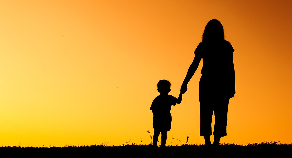 Día de la Madre: poderosa oración para agradecer y pedir por la vida de mamá. Foto: Shutterstock