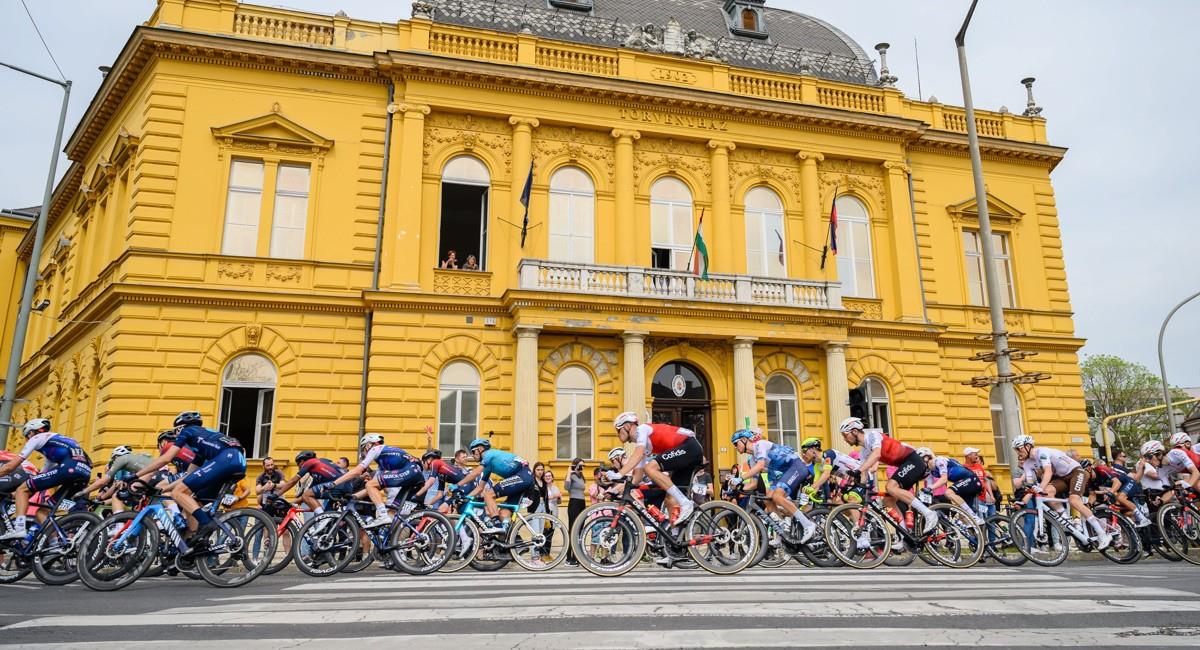 Resumen de la etapa 1 de la edición 105 del Giro de Italia. Foto: EFE