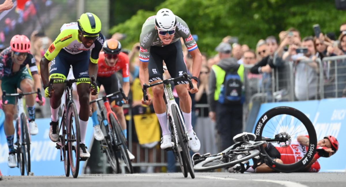 Primera etapa del Giro de Italia 2022 fue conquistada por Van Der Poel. Foto: Twitter Giro de Italia